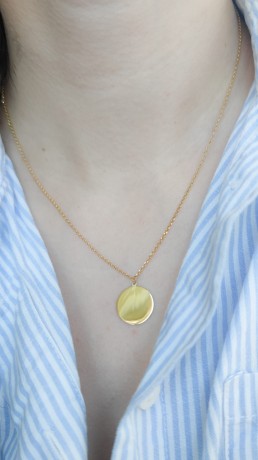 Przejdź do produktu Naszyjnik z okrągłą blaszką - pozłacany