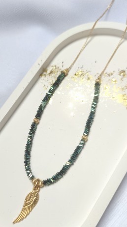 Przejdź do produktu Naszyjnik z hematytów ze srebrnym pozłacanym skrzydełkiem