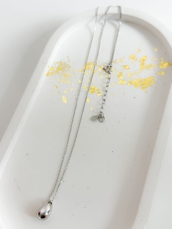 Przejdź do produktu Naszyjnik srebrny z kroplą mini