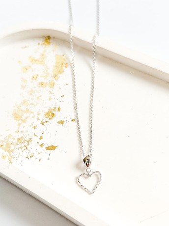 Przejdź do produktu Naszyjnik srebrny z sercem SOUL BOND