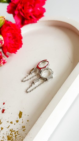 Przejdź do produktu Kolczyki srebrne LOOPS kółka pojedyncze z łańcuszkiem 