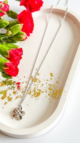 Przejdź do produktu Naszyjnik srebrny MOSS z kwiatkiem