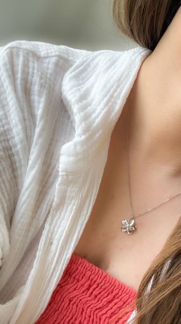 Przejdź do produktu Naszyjnik srebrny MOSS z kwiatkiem