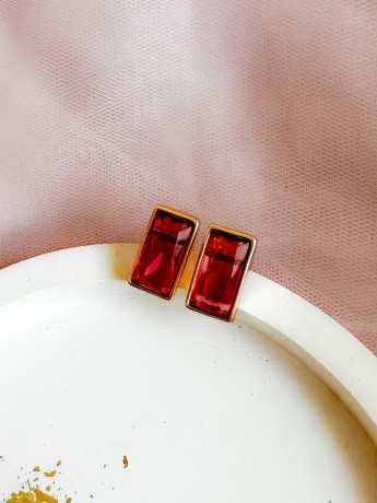Przejdź do produktu Kolczyki srebrne La Prima z czerwonym jadeitem - pozłacane