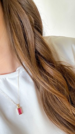 Przejdź do produktu Naszyjnik srebrny La Prima z czerwonym jadeitem - pozłacany