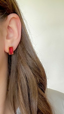 Przejdź do produktu Kolczyki srebrne La Prima z czerwonym jadeitem - pozłacane
