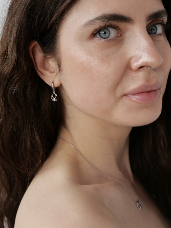 Przejdź do produktu Kolczyki srebrne wiszące GLOSSIE