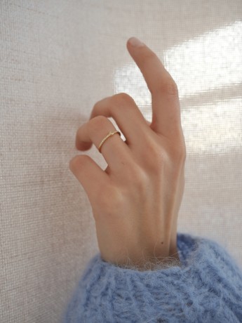 Przejdź do produktu Pierścionek srebrny z cyrkonią GLOWIE - pozłacany